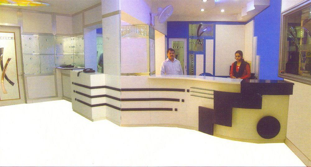 Hotel Kwality Ню Делхи Екстериор снимка