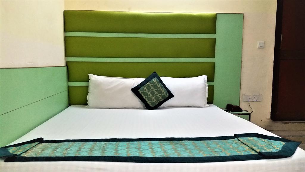 Hotel Kwality Ню Делхи Екстериор снимка