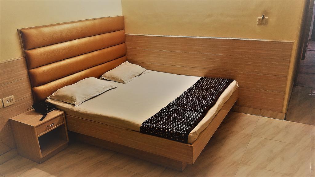 Hotel Kwality Ню Делхи Екстериор снимка