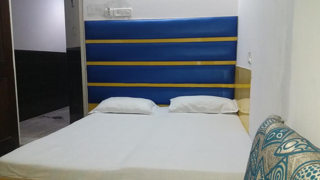 Hotel Kwality Ню Делхи Екстериор снимка