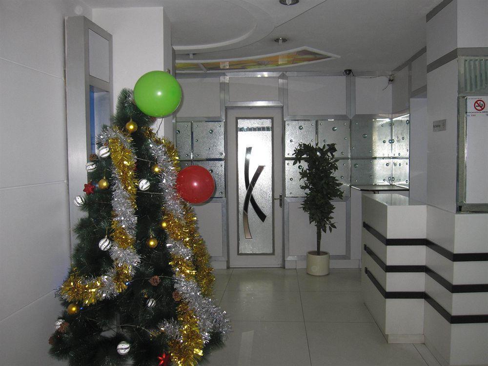 Hotel Kwality Ню Делхи Екстериор снимка
