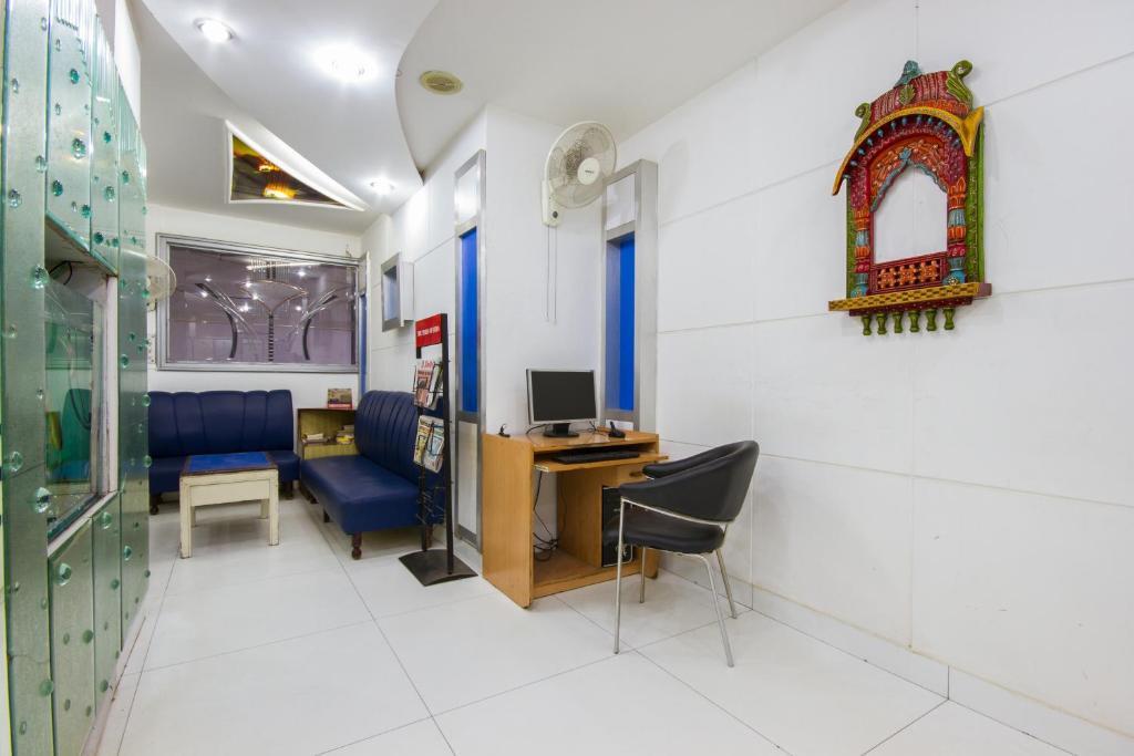 Hotel Kwality Ню Делхи Екстериор снимка
