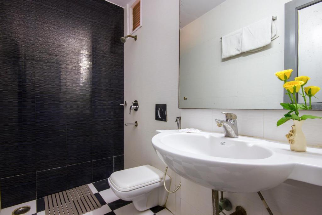 Hotel Kwality Ню Делхи Екстериор снимка