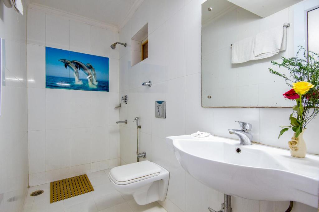 Hotel Kwality Ню Делхи Екстериор снимка
