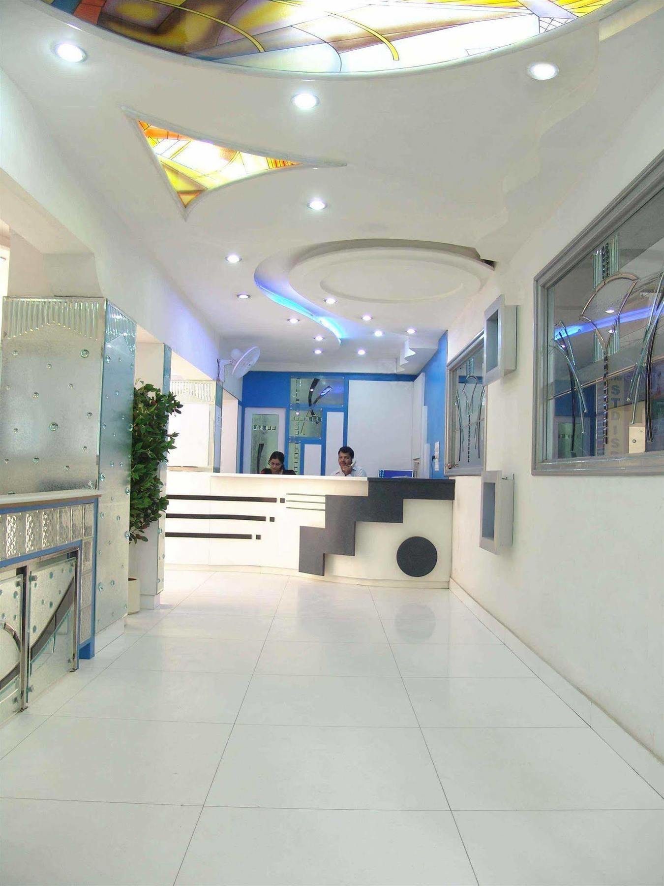 Hotel Kwality Ню Делхи Екстериор снимка