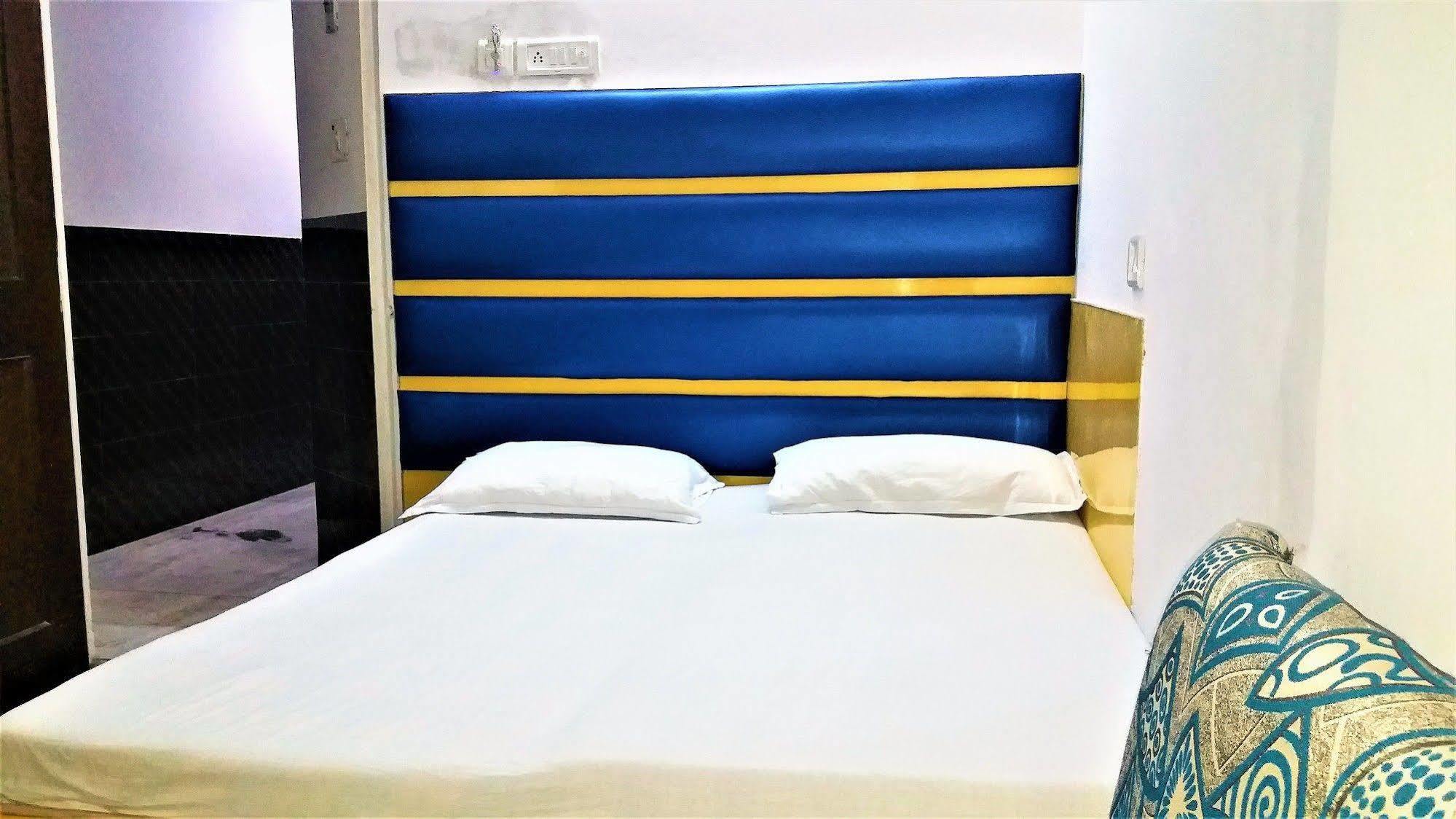 Hotel Kwality Ню Делхи Екстериор снимка