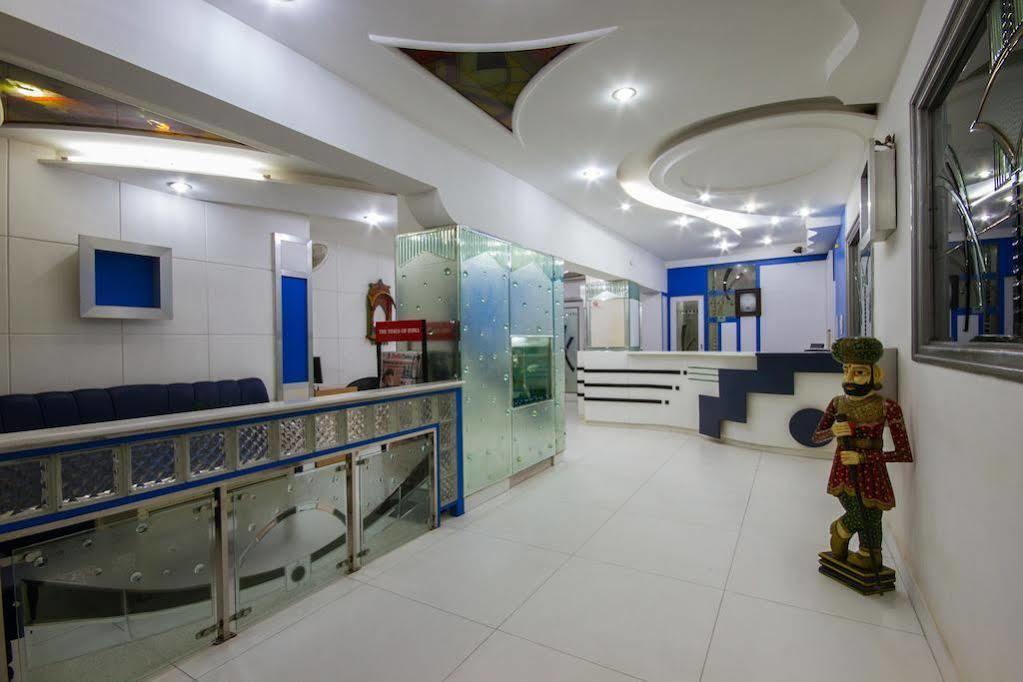 Hotel Kwality Ню Делхи Екстериор снимка